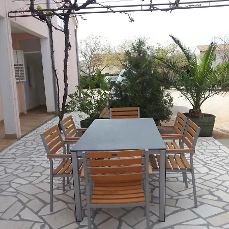 In Starigrad-paklenica 6772b